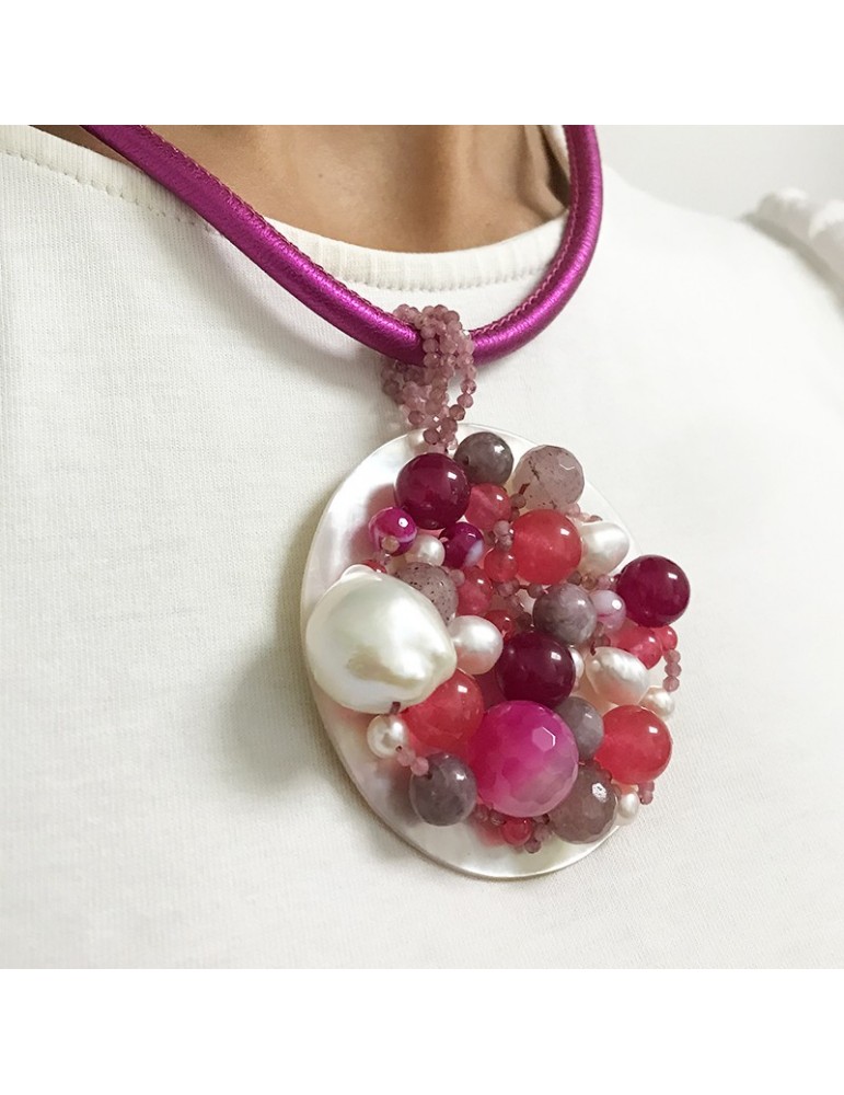 Rajola Woman's Necklace - Tresor Medallion Pendant with Pearls, Jade and Agate - 0