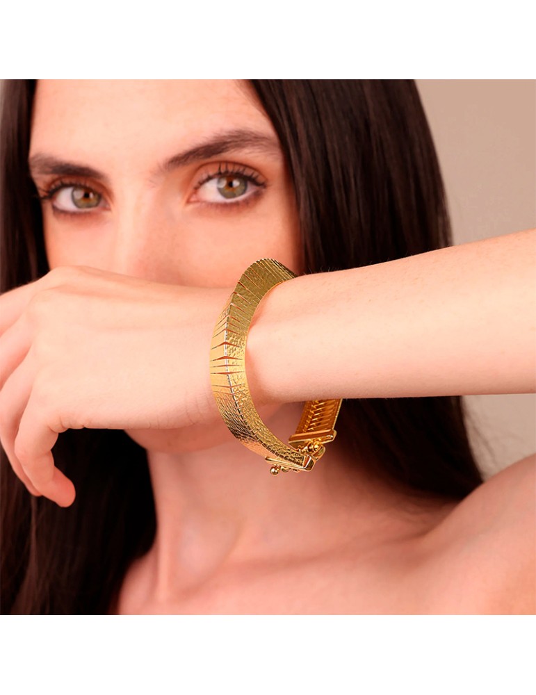 Etruscan Bracelet - Golden - Hammered Surface - WSET00925.YG-197